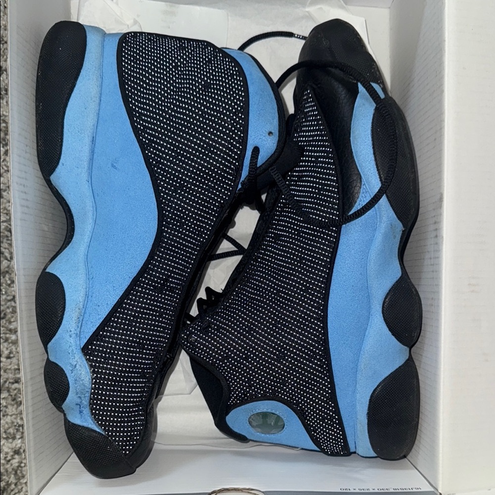 Air Jordan 13’s size 9 comes with box!!